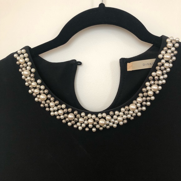 Black little dress with pearls - Picture 2 of 7